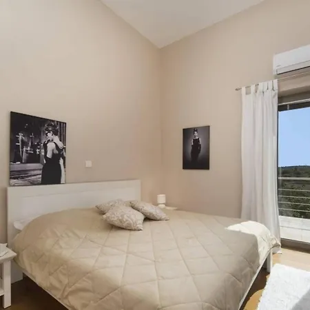 Sunny Summer House 4* Ρόβινι