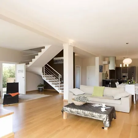 Βίλα Sunny Summer House 4* *