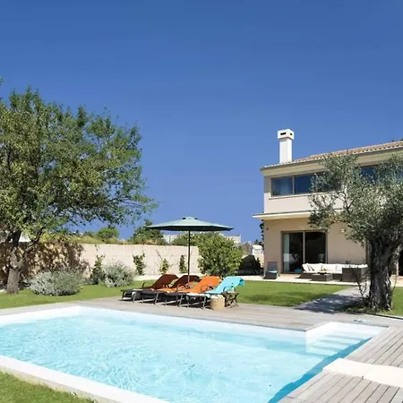 Sunny Summer House 4* Villa