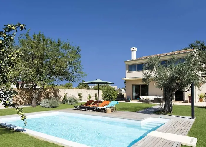 Sunny Summer House 4* Villa